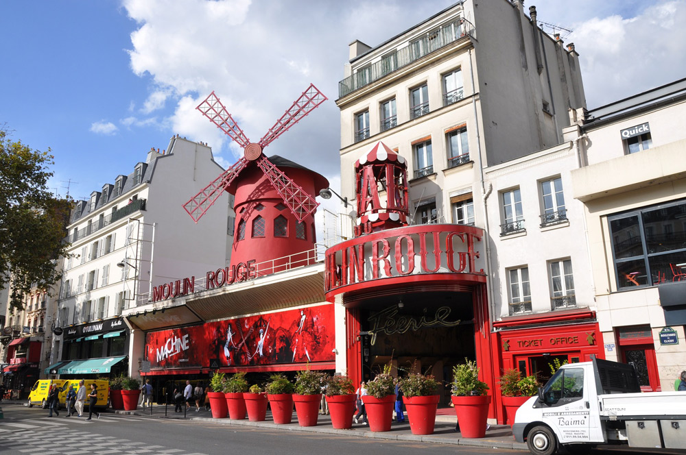 Moulin Rouge Montmartre Parijs Ibis