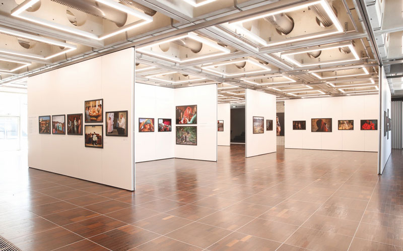 Galerie Fotojournalismus La Grande Arche Paris