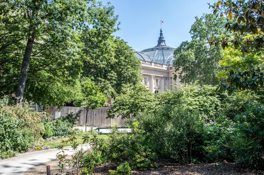 Versteckter Garten an den Champs-Élysées
