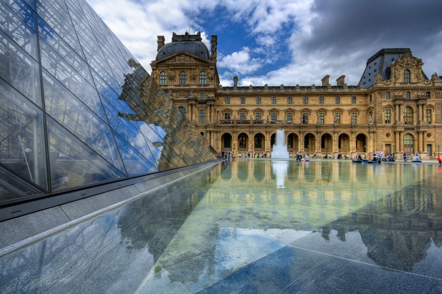 Pyramide Louvre-Museum Paris