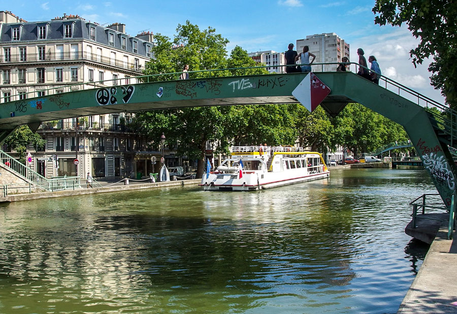 Varen over Canal Saint-Martin Parijs