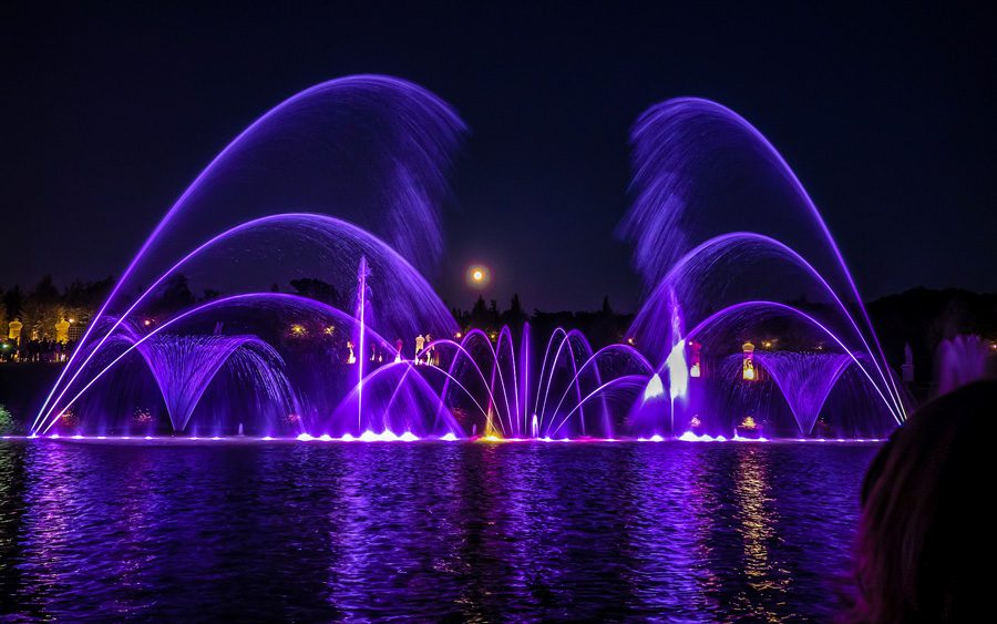 Lichtshow im Schloss Versailles in Paris