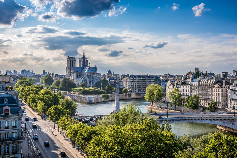 Blick auf Notre Dame vom Institut du Monde Arabe