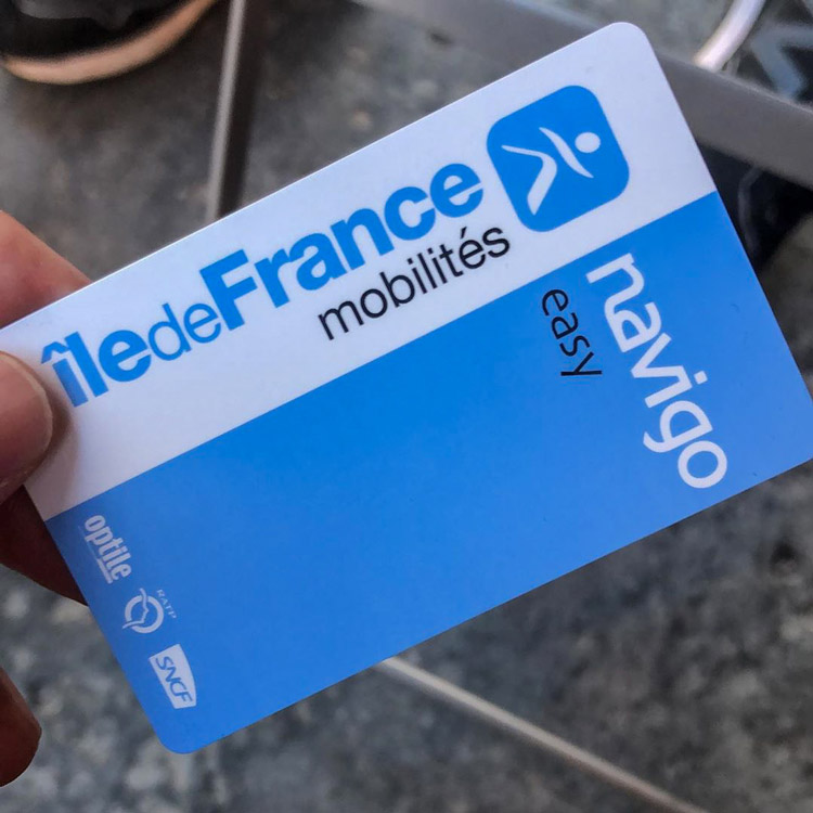Die anonyme Karte. Sie nennen dies den Navigo Easy Pass
