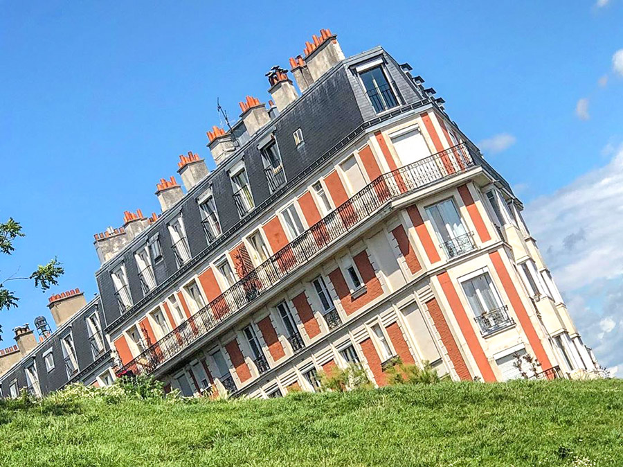 Das sinkende Haus in Montmartre
