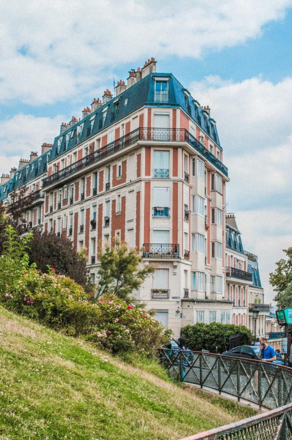 zinkende schuin huis montmartre