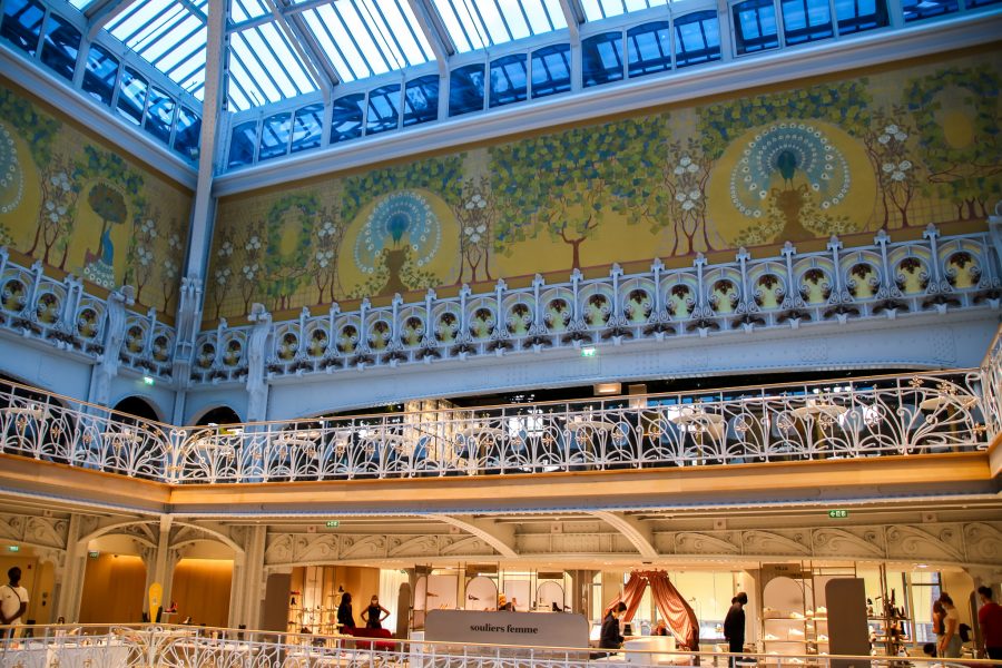 Wandmalereien im obersten Stockwerk von La Samaritaine in Paris