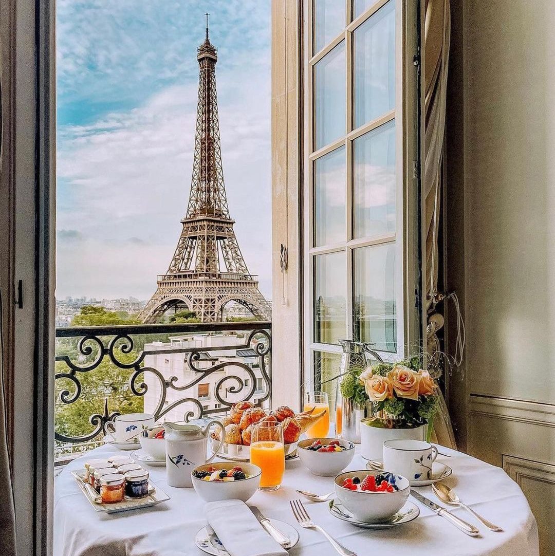 Hotel in Paris mit Blick auf den Eiffelturm