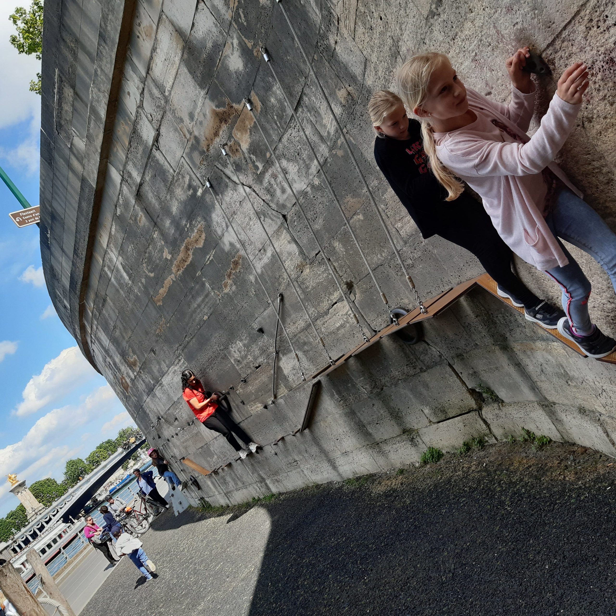 Klettern entlang der Seine Paris mit Kindern