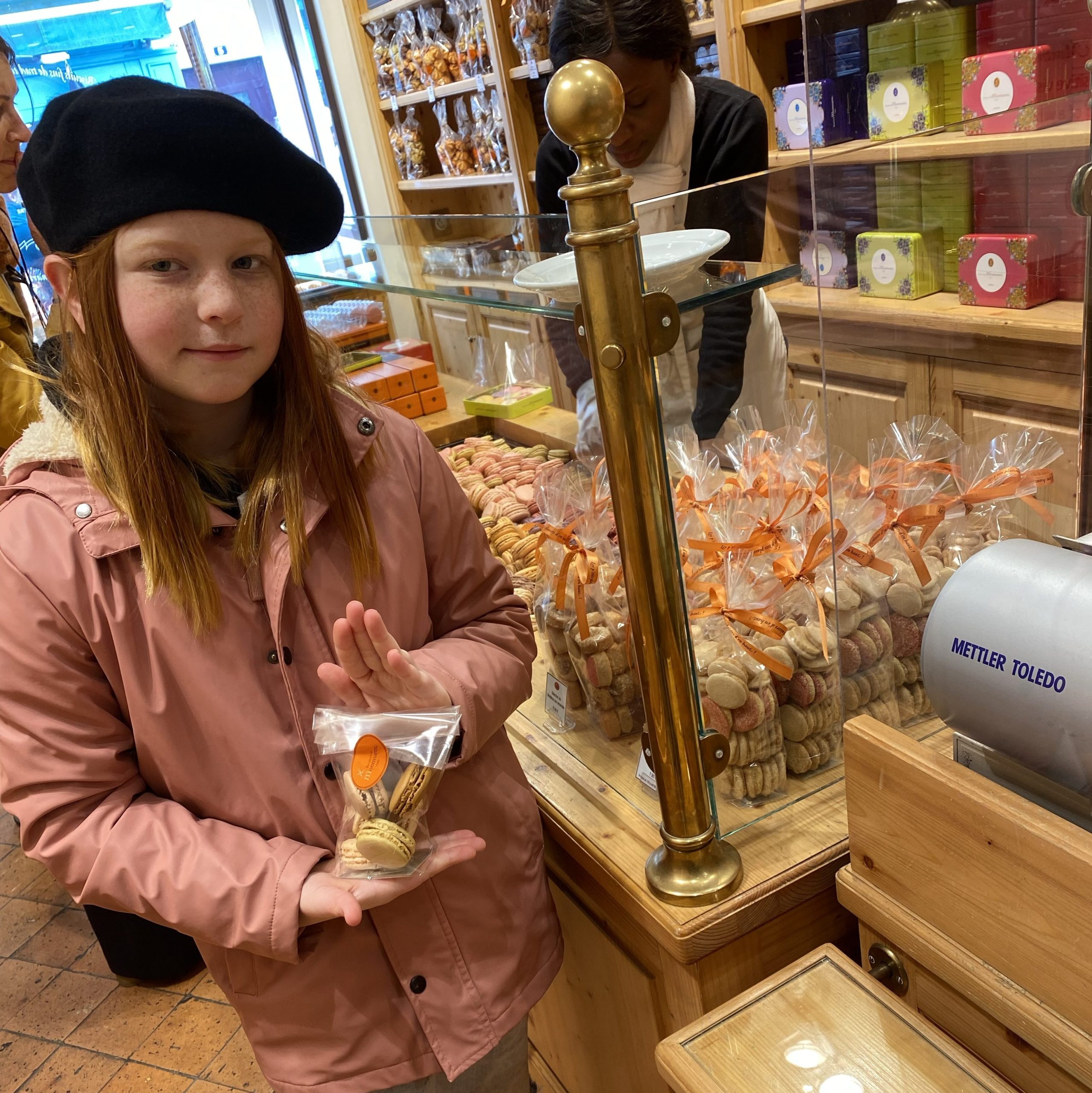 Macarons bei Ladurée mit Kindern Paris