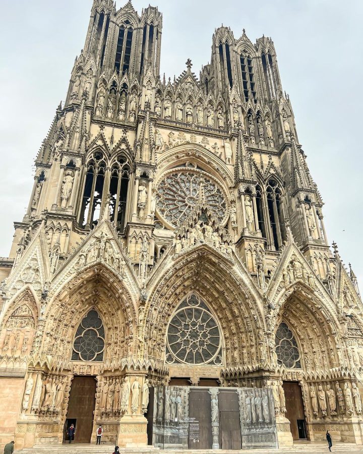 Notre Dame ist eine der berühmtesten Kirchen in Paris