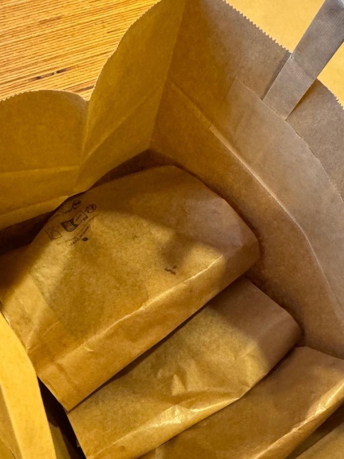 Die frisch gebackenen Croissants und anderen französischen Teilchen kommen nach dem Kurs in eine kleine Tüte mit nach Hause
