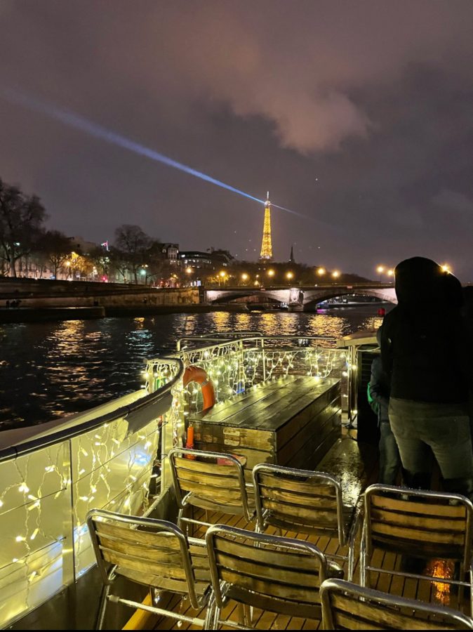 boot über die seine abend eiffelturm