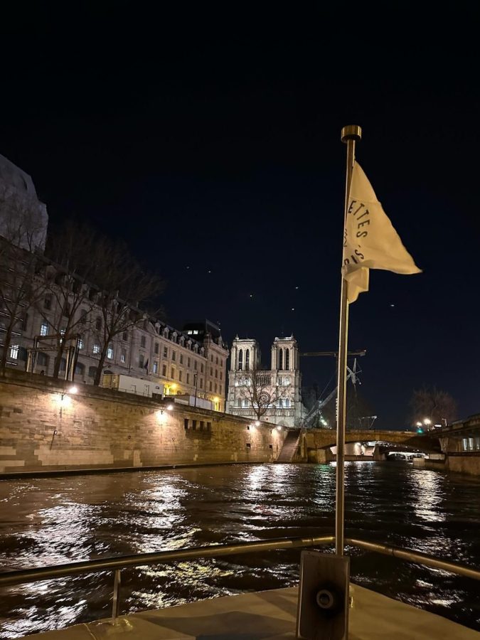 Bootsfahrt auf der Seine – romantische Dinge, die man in Paris machen kann
