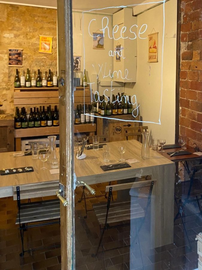 Charmante Fromagerie in Montmartre, Paris – Ort der Käse- und Weinverkostung