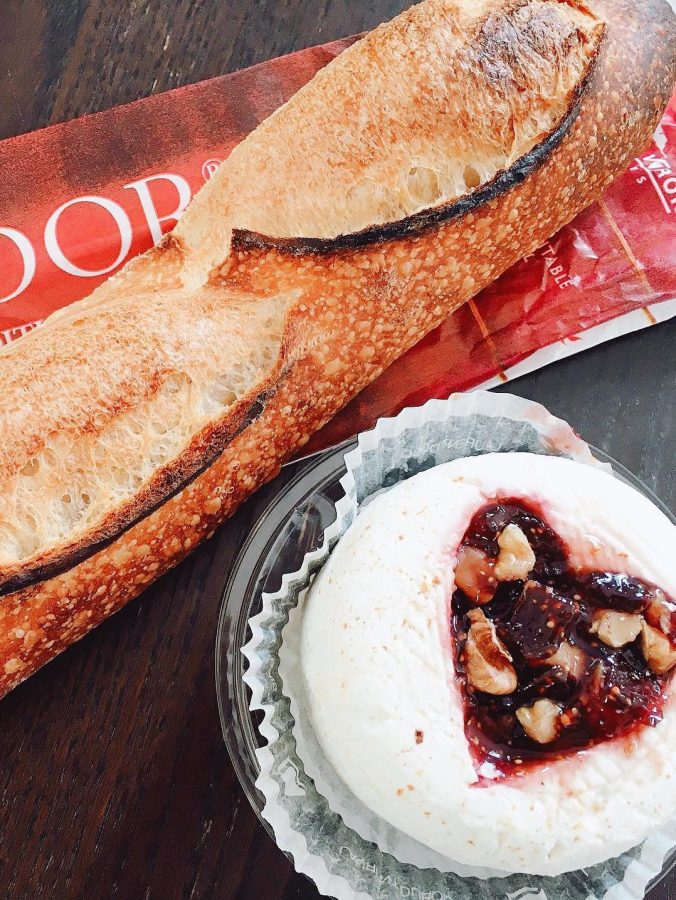 Romantischer Käsegenuss zu zweit: Chèvre frais mit Feigen und Walnüssen für euer Paris-Picknick