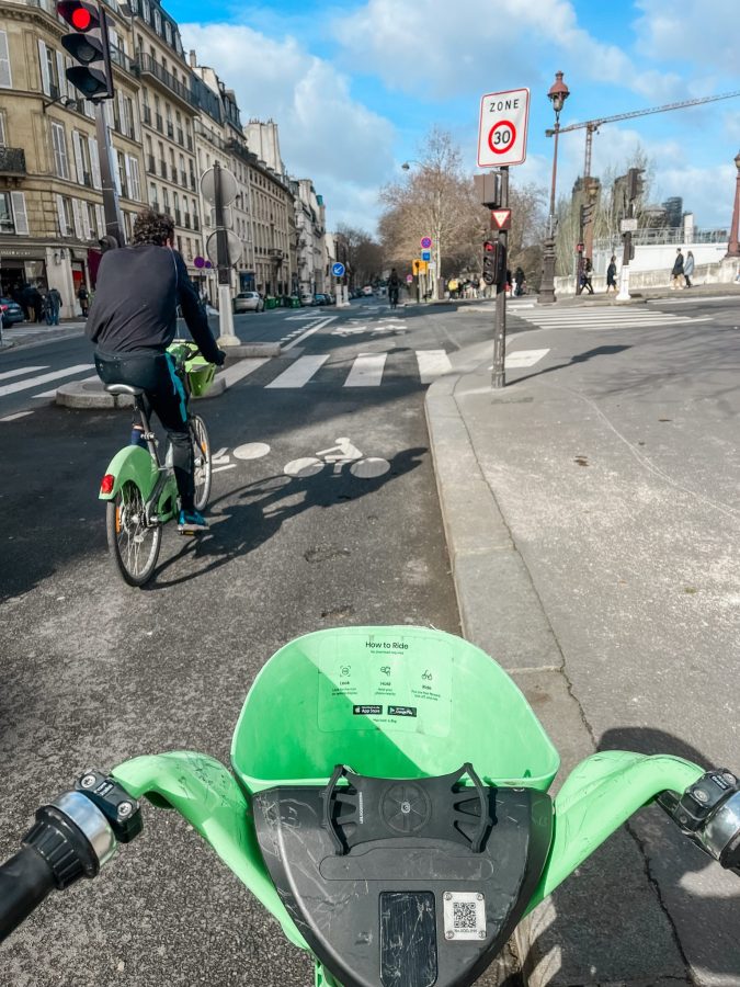 Mit dem Vélib’-Rad entlang der Seine in Paris radeln