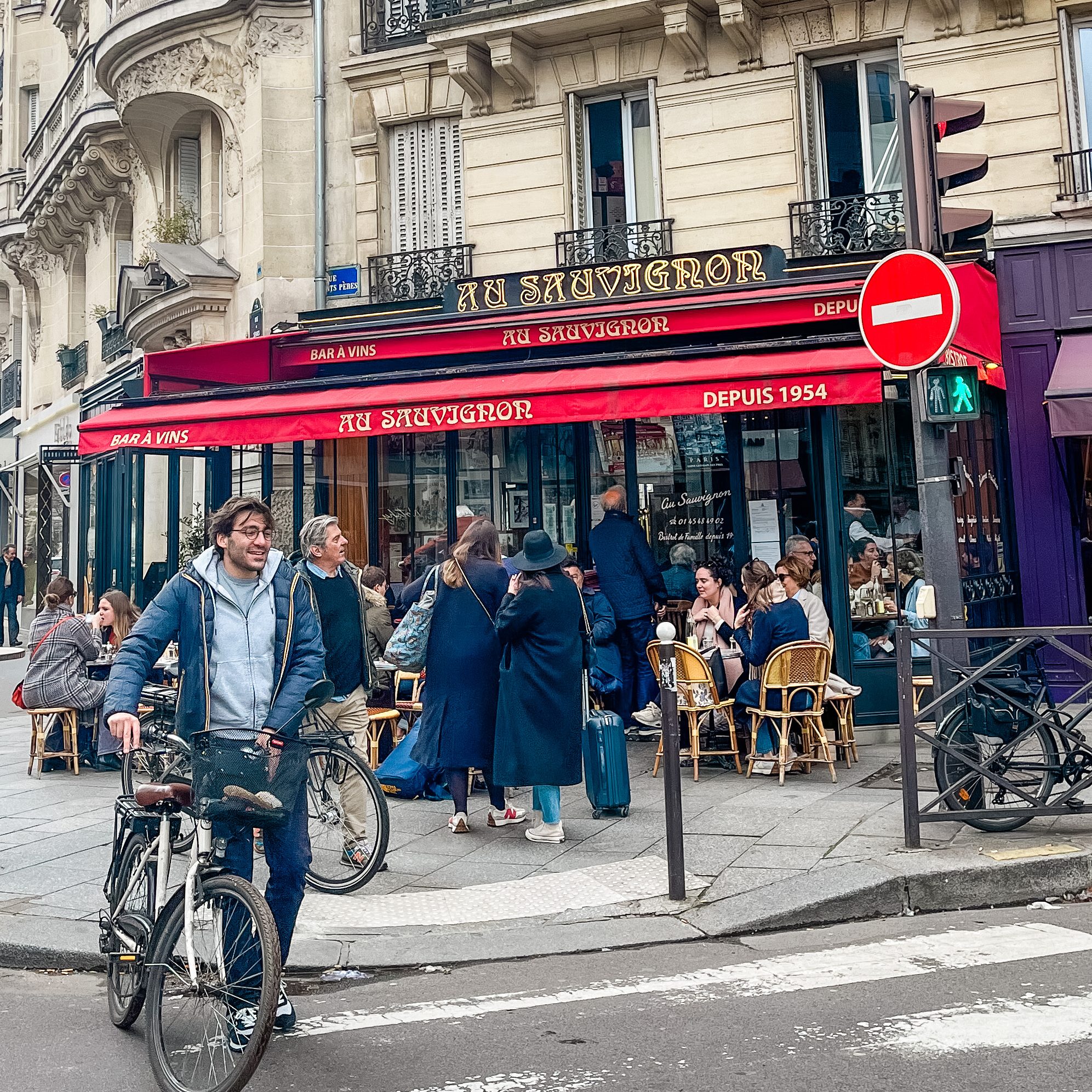 Au Sauvignon Restaurant in Paris
