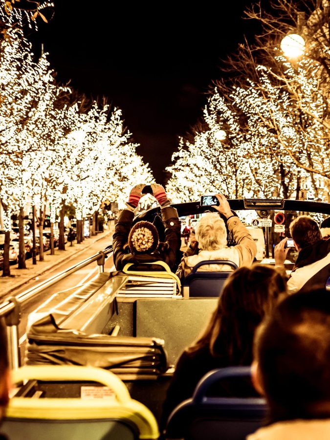 Weihnachtsschmuck in Paris auf Hop-on-Hop-off-Touren